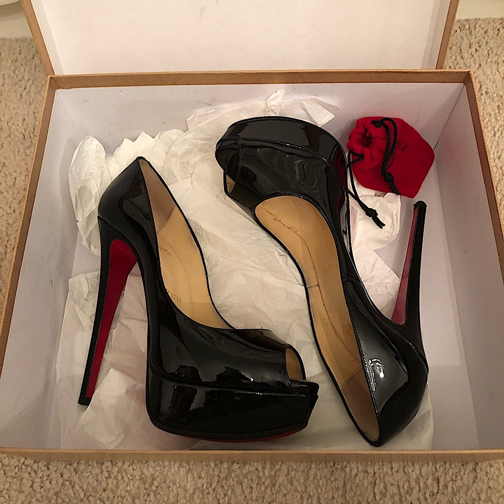 Christian Louboutin lady peep patent leather black 36
